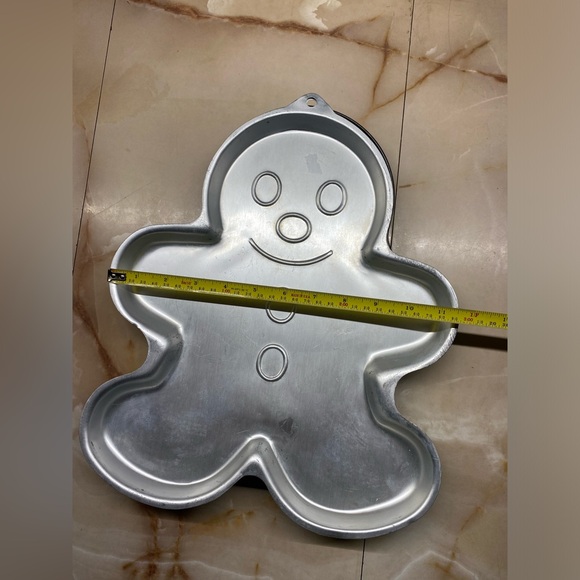 4pc Collection of Wilton Gingerbread person cake/cookie pans - Picture 10 of 11